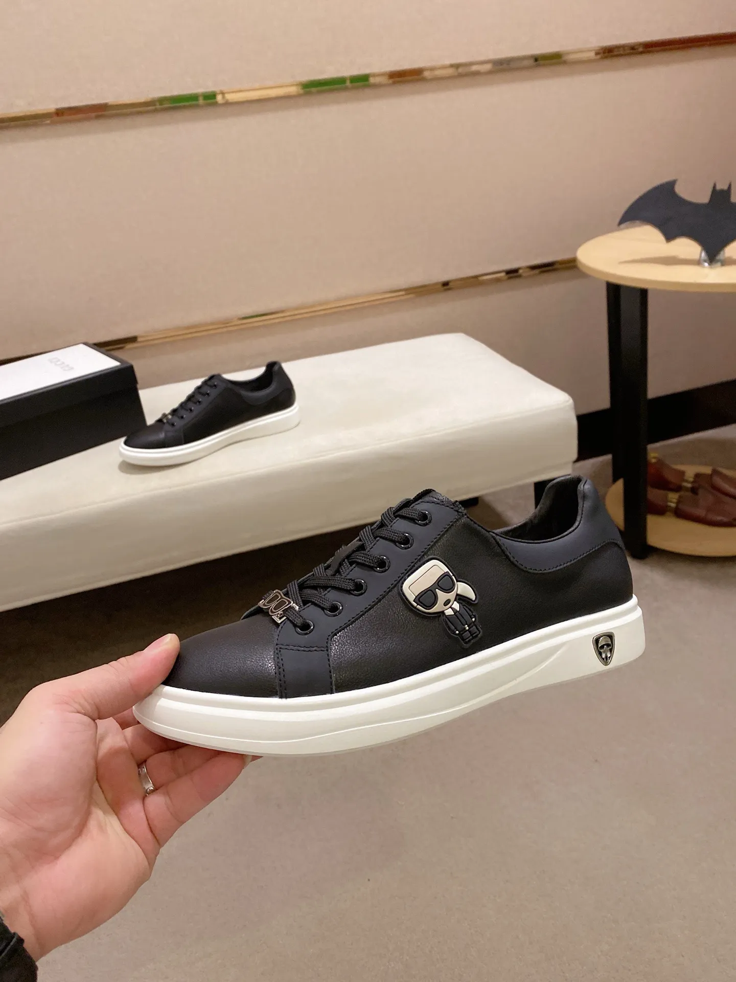Men's clothing and shoes💰:440💰 (GUCCI) The latest model from the official website🎁🎁Casual and fashionable men's shoes👟, hot style💥The version is simple and elegant, exclusive for trendy men. Unique latest brand elements from the official website👑Original Gucci decoration, fashionable and generous, the fabric is original cowhide ✅Sheepskin lining, the official website specifies wear-resistant casual outsole, the classic model is taken in kind at the counter🎬38-44 (45 is custom-made and cannot be returned or exchanged)